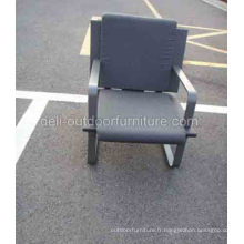 Une chaise de meubles places extérieure PE rotin coussin